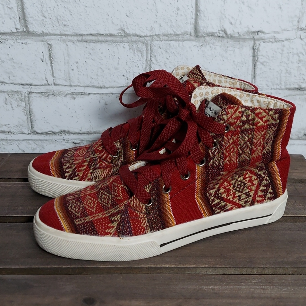 Phuyupata unisex high top sneakers
